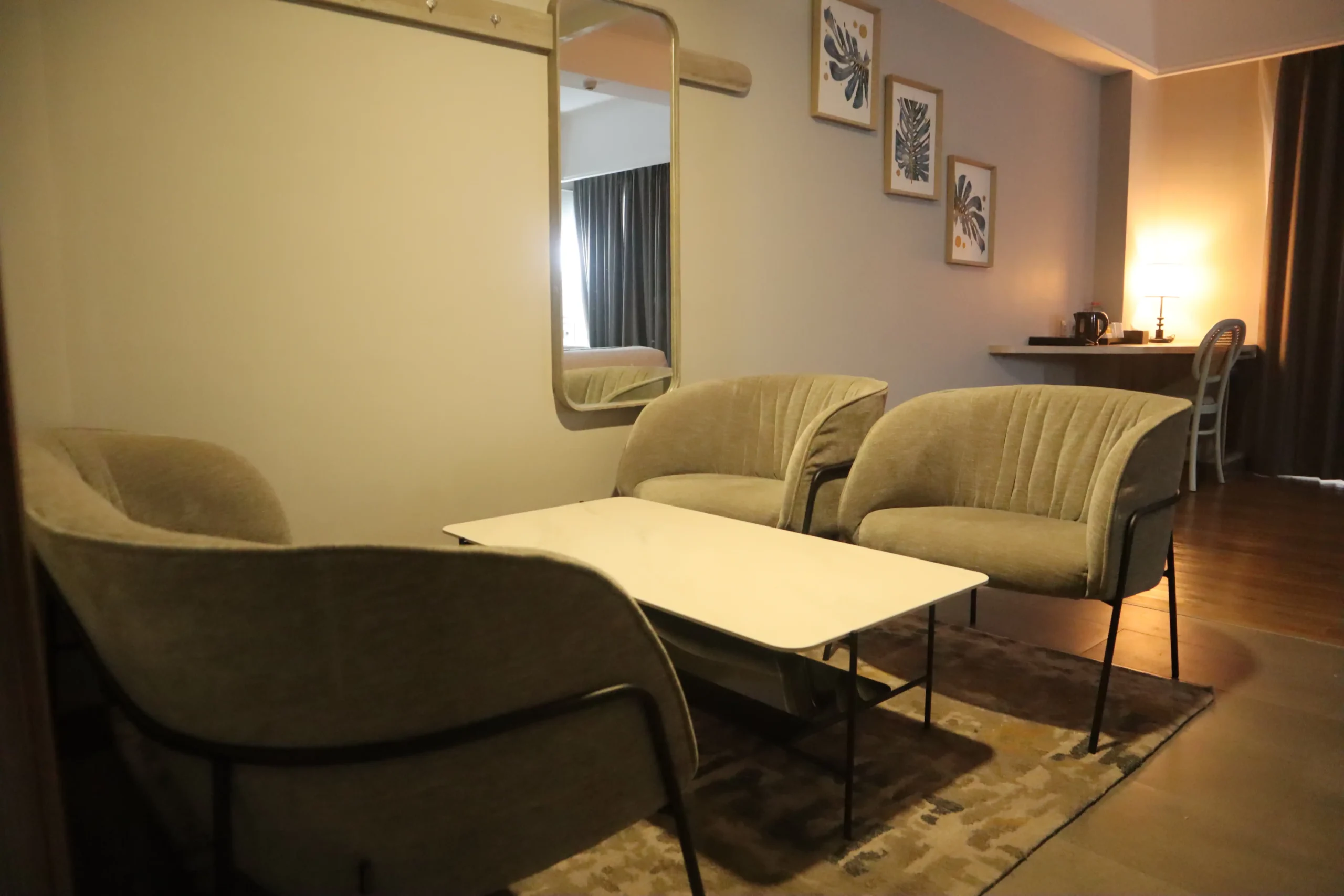 Rooms 10. executive suite longe