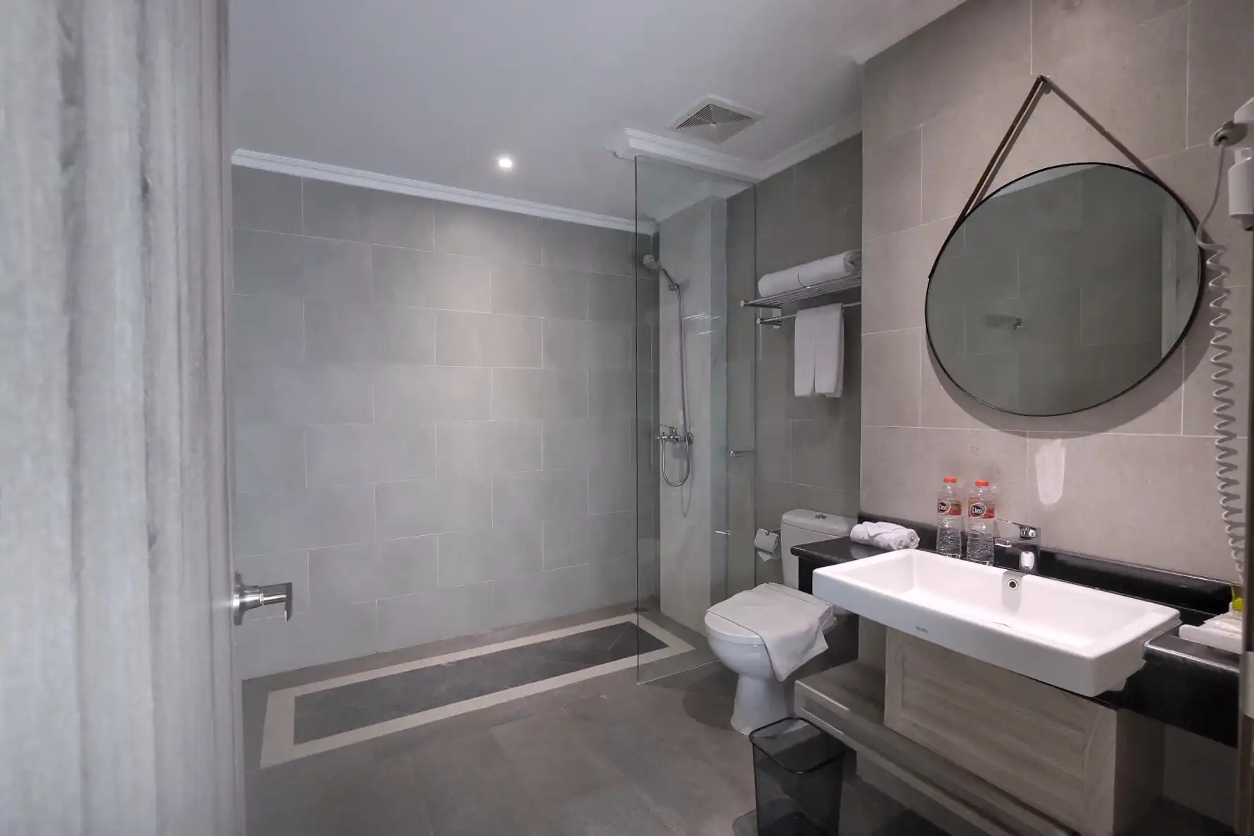 Rooms bathroom executive suite