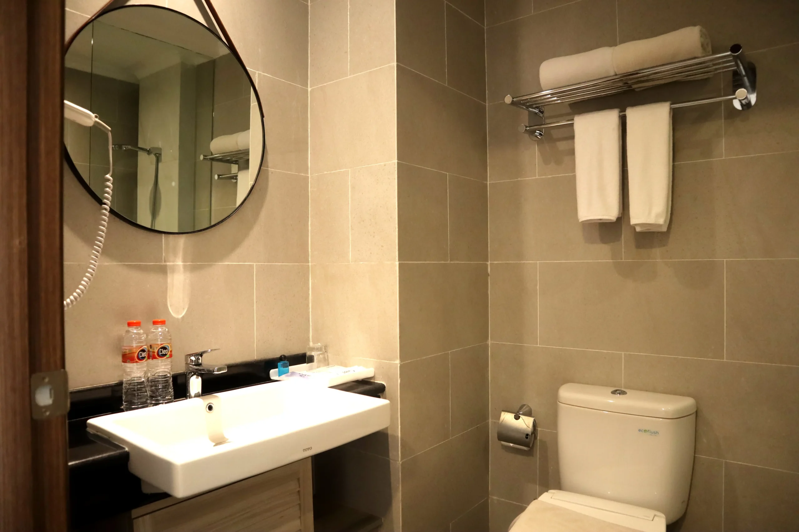 Rooms bathroom suite